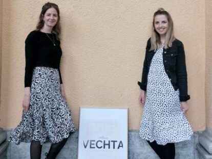 Die kreativen Frauen hinter den Postern für Heimatliebe: Anna-Laura Wiemuth (links) und Christine Maria Stahmann.