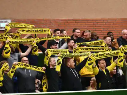 Hoffen erneut auf ein gutes Abschneiden ihres Teams, vielleicht sogar auf den Turniersieg: Die Fans vom TuS Eintracht Hinte, die beim letzten Turnier 2020 schon f&uuml;r ordentlich Stimmung sorgten.