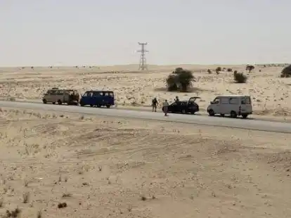 Durch die W&uuml;ste &ndash; hier: Mauretanien &ndash; f&uuml;hrte der Spendenkonvoi nach Gambia zur Buschklinik in Jahaly.