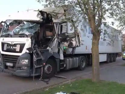 Bei einer Irrfahrt durch einen verkehrsberuhigten Bereich in Bevern ist der 5-J&auml;hrige Nico-Lenny Arndt fast von einem 40-Tonner erfasst worden. Sein Vater Christian Arndt konnte den Sattelzug inklusive Auflieger dann stoppen.