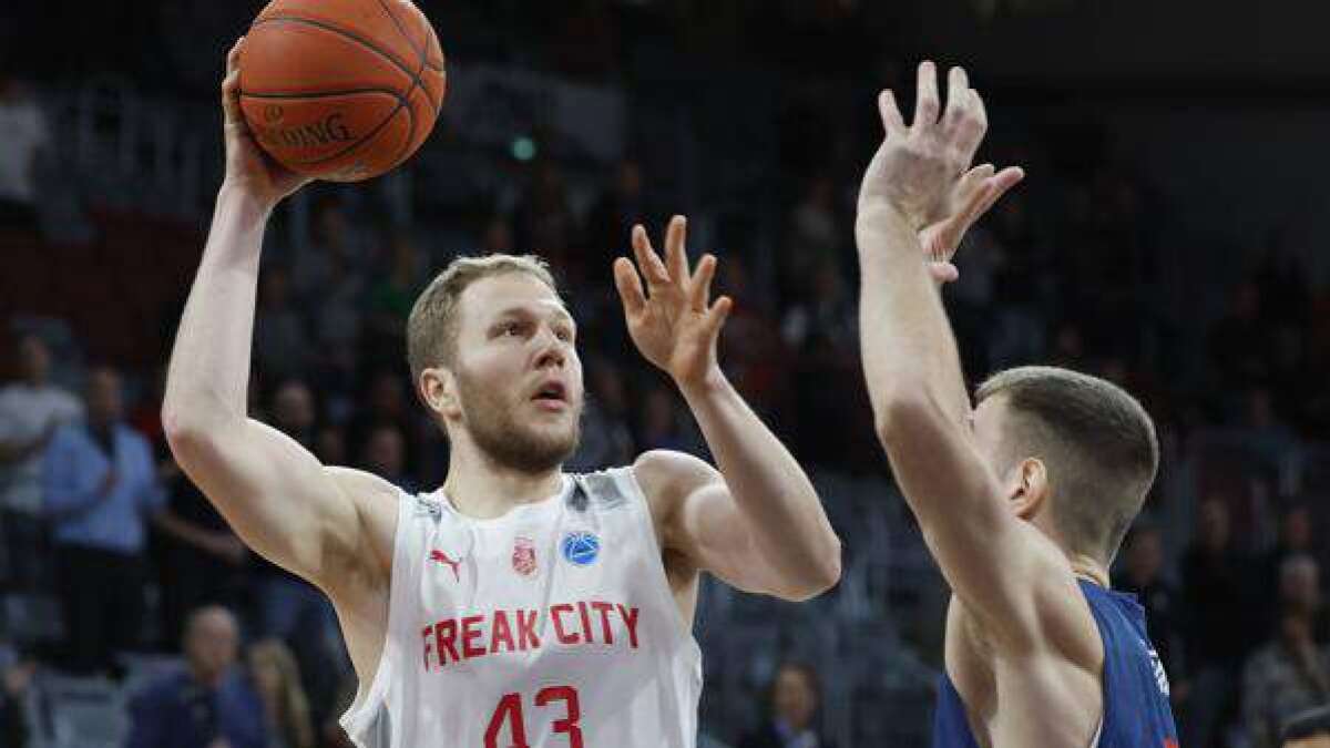 EWE Baskets Oldenburg treten bei Brose Bamberg an