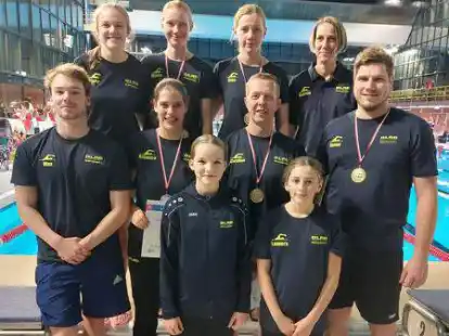 Stellten sich dem Wettkampf: neun Rettungshaie der DLRG Ortsgruppe Schortens-Jever beim T&uuml;mmi Cup in Kiel