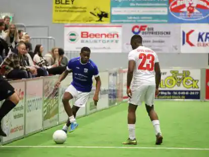 Erzielte gegen die Sportvereinigung Aurich einen Treffer: Borssums Neuzugang Emilien Bouguem (am Ball).