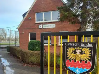 Die Heimat der Eintracht: Im Herrentorviertel liegen Platz und Vereinsheim des JFV Emden.