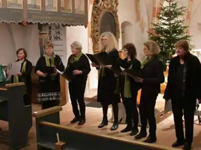 Heide Grotel&uuml;schen (links) h&ouml;rt nach 45 Jahren als Kirchenmusikerin und B&uuml;romitarbeiterin in St. Ansgari auf. Ihr letzter Chorauftritt fand bei der Christmette am Heiligen Abend statt. Am Sonntag, 8. Januar, spielt sie noch einmal die Orgel in Kirchhatten.