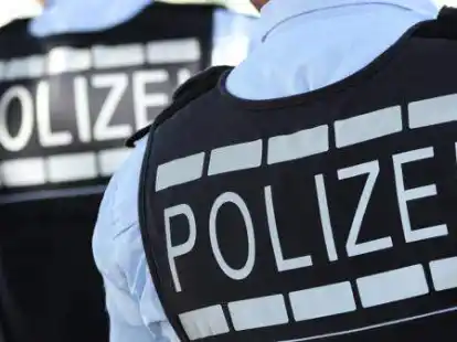 Die Polizei warnt vor Haust&uuml;rgesch&auml;ften (Symbolbild): Gerade in der kalten Jahreszeit erw&auml;rmen Betr&uuml;ger gerne die Herzen von Senioren mit erfundenen Geschichten. &Uuml;ber Betrugsmaschen lassen sich jetzt die Aper Landfrauen informieren.