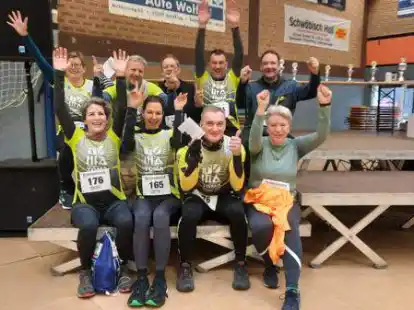 Freuen sich &uuml;ber ihre Teilnahme an der Sandkruger Schleife: (hinten, v. l.) Kerstin Sprung, Bj&ouml;rn Roosch, Stefan Keller, Stefan Rother und Christian Stamerjohanns sowie (vorne, v. l.) Birgit Blum, Birgit Stamerjohanns, Gerald Clau&szlig;en und D&ouml;rte Hemmelskamp