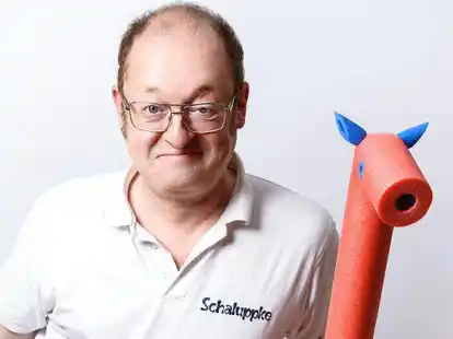 Tritt bei der 2. Komischen Nacht in Emden auf: Bademeister Schaluppke &ndash; das Alter Ego des examinierten Physiotherapeuten Robbi Pawlik.