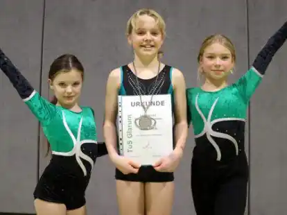 Starkes TuS-Trio: (von links) Lea Filipczyk, Maila Ueck und Zoey M&uuml;ller