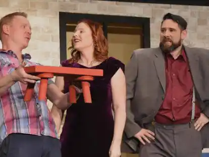 Daniel (Andr&eacute; Gelhart) und Tom (Nicolas Ducci) wollen beide das Herz von Sara (Ulrike Sch&uuml;tze) erobern. Aber wer ist Sara eigentlich?