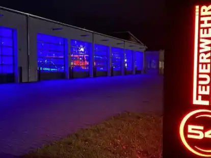 Besonderes Blaulicht: Das Sandkruger Feuerwehrhaus an der Ecke M&uuml;hlenweg/L&ouml;wenzahnweg