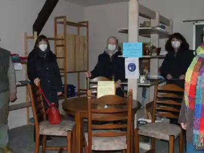 &Uuml;ber den neuen Standort f&uuml;r den Verschenkemarkt in Harpstedt freuten sich damals (von links) Heinz Nienaber, Helga R&uuml;thing, Irmtraud Keppler, Petra Hakemann und Gaby Otto. Jetzt muss der Raum leer ger&auml;umt werden.