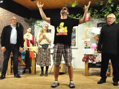 Himmel, hilf! Der allj&auml;hrliche Kunsthandwerkerbasar gleitet in Trara ab. Darum geht es in dem neuen St&uuml;ck der Theatergruppe des B&uuml;rgervereins S&uuml;rw&uuml;rden/Alse.