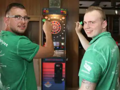 Aus einer Kneipen-Spielerei ist ein ambitioniertes Team entstanden: &bdquo;Die Hoykenkamper&ldquo;, hier mit Rene Ehlers (links) und Cedric Flehmer.