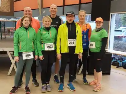 Mitglieder des Lauftreffs Ganderkesee haben an der Sandkruger Schleife teilgenommen: (hinten, v. l.) Andreas Meyer, Robert Oestmann und Stephan Doodemann sowie (vorne, v. l.) Britta Smith, Manuale Woltjen, Bernhard M&uuml;ller und Selina Ahlers.