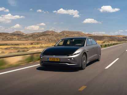 1000 Kilometer ohne Nachladen: Statt Strom aus der Steckdose nutzt der Lightyear Zero die Kraft der Sonne. Daf&uuml;r m&uuml;ssen K&auml;ufer aber auf Komfort und Tempo verzichten.