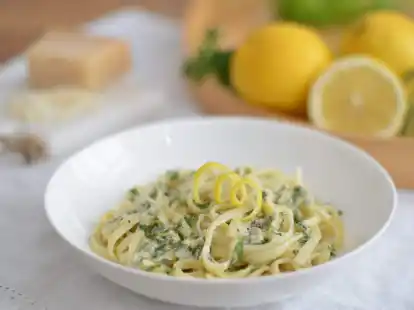 Amalfi-Zitronen mit ihren dicken Schalen sind perfekt f&uuml;r ein intensives Aroma der Linguine al limone.