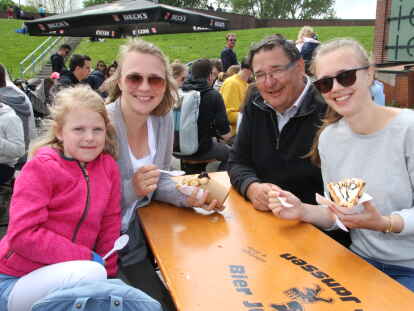 Das Streetfood-Festival in Fedderwardersiel gehört zu den beliebtesten Veranstaltungen in Butjadingen. Im Mai wird es wieder eins geben.