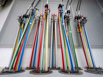 Online geht alles schneller? Viele Fachkr&auml;fte haben das Gef&uuml;hl, Arbeitszeit zu verschwenden, weil mit der digitalen Technik ineffizient umgegangen wird.