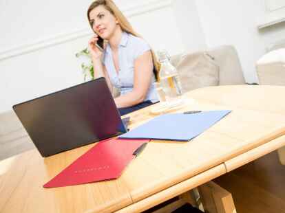 Die erste Reaktion auf ein Jobangebot ist nicht immer einfach: Soll man gleich zusagen oder noch um Bedenkzeit bitten?