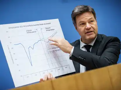 Robert Habeck (B&uuml;ndnis 90/Die Gr&uuml;nen), Bundesminister f&uuml;r Wirtschaft und Klimaschutz, nimmt an der Vorstellung des Jahreswirtschaftsbericht 2023 der Bundesregierung teil.