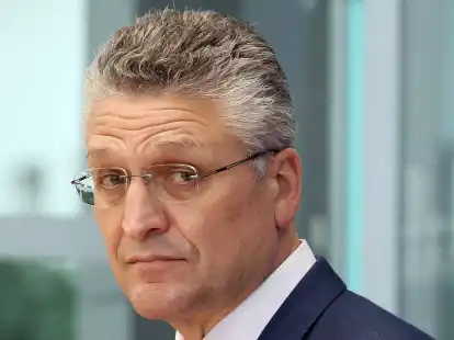 Lothar Wieler, Chef des RKI (Robert Koch-Institut), &auml;u&szlig;ert sich im Haus der Bundespressekonferenz zum aktuellen Infektionsgeschehen.