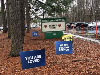 Gedanken und Gebete: Schilder stehen an der Richneck Elementary School in Newport News.