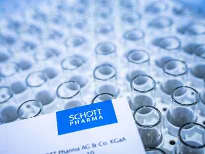 Ein K&auml;stchen voller Karpulen, wie sie haupts&auml;chlich f&uuml;r die Abf&uuml;llung und Verabreichung von Insulin verwendet werden.