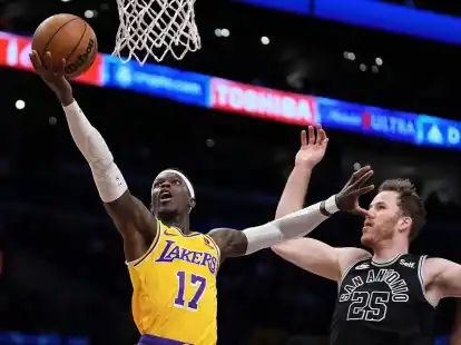 Dennis Schr&ouml;der (l) zeigze beim Lakers-Sieg gegen die Spurs eine starke Leistung.