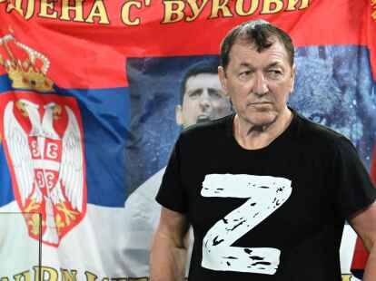 Ein Mann mit einem T-Shirt mit einem &laquo;Z&raquo; sorgte beim Match von Novak Djokovic f&uuml;r Aufsehen.