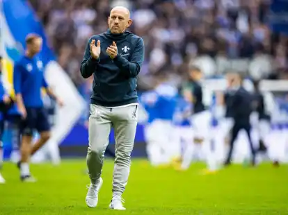 Gr&uuml;&szlig;t mit Darmstadt von der Tabellenspitze.