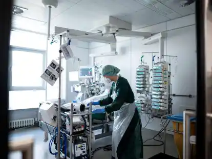 Viele Babyboomer verlassen den Arbeitsmarkt. In der Kranken- und Altenpflege wird sich Experten zufolge eine besonders gro&szlig;e L&uuml;cke auftun.