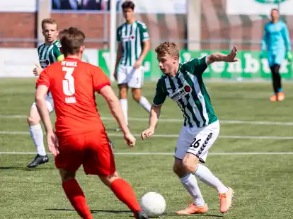 Beim 3:0 im Hinspiel gegen Germania Egestorf-Langreder erzielte Moritz Brinkmann (rechts) den zweiten Vfl-Treffer.