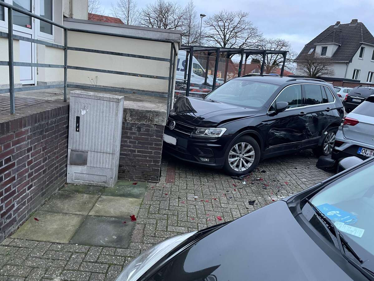 Unfall in Oldenburg Senior verwechselt Gaspedal und Bremse hoher