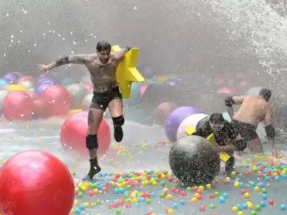 Gigi Birofio (l-r), Lucas Cordalis und Cosimo Citiolo treten in der Dschungelpr&uuml;fung &laquo;Creek der Sterne&raquo; an.