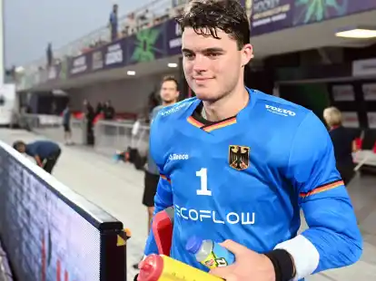 Torh&uuml;ter Alexander Stadler &uuml;bte auch Penaltyschie&szlig;en.