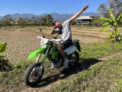 Phil Pankrath tourt mit dem Motorrad durch Thailands Norden.