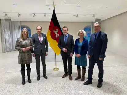 Der Auricher Rechtsanwalt und Notar Jann Berghaus (zweiter von links) wurde zum Mitglied des Nieders&auml;chsischen Staatsgerichtshofes gew&auml;hlt.