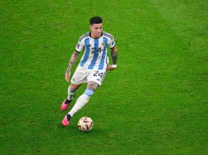 Enzo Fern&aacute;ndez wechselte f&uuml;r 120 Millionen Euro zum FC Chelsea.