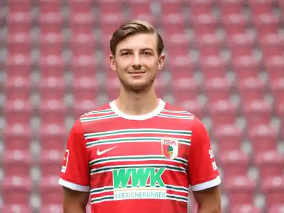 Hat seinen Vertrag bei Augsburg bis 2026 verl&auml;ngert: Lukas Petkov.