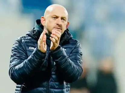 Kann sich auf einen begehrten Neuzugang freuen: Lilien-Coach Torsten Lieberknecht.