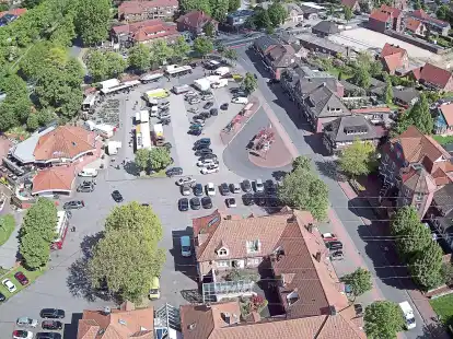 Der Marktplatz in Wiesmoor soll in den kommenden Monaten ansprechender gestaltet werden &ndash; mit Ruheb&auml;nken, neuer Beleuchtung, ver&auml;nderten Blumenbeet-Zuschnitten und einer Stahlkunst.
