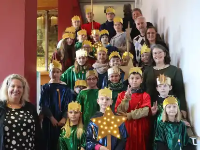 Im Rathaus am Delft wurden die Emder Sternsinger von B&uuml;rgermeisterin Andrea Risius und Vertreterinnen und Vertretern von Ratsfraktionen und Verwaltung empfangen.