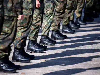 Auch der Reservistenverband spricht sich f&uuml;r eine Wiedereinf&uuml;hrung der Wehrpflicht aus: &laquo;Die Bundesrepublik Deutschland ist nicht zu verteidigen, (...) wenn wir keine Wehrpflicht haben.&raquo;