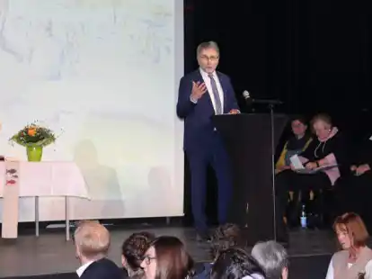 Im Rahmen einer Feierstunde im Kulturzentrum Pumpwerk wurde R&uuml;diger Schaarschmidt als Leiter der Evangelischen Familienbildungsst&auml;tte Friesland-Wilhelmshaven (EFB) nach &uuml;ber 20 Jahren in den Ruhestand verabschiedet.