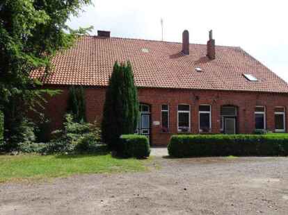 Die Alte Schule in B&uuml;rstel ist Treffpunkt f&uuml;r eine Wallhecken-Pflegeaktion des Zweckverbandes Naturpark Wildeshauser Geest.
