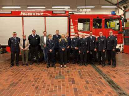 Kameraden der Freiwilligen Feuerwehr, Unterstützer und Gäste bei der diesjährigen Jahreshauptversammlung. Der Rückblick auf das vergangene Jahr fällt positiv aus.