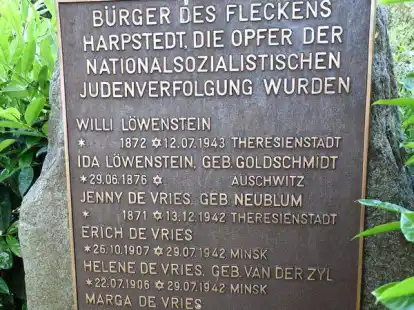 Auf dem Judenfriedhof in Harpstedt sind Namen der Opfer der nationalsozialistischen Judenverfolgung auf einer Tafel zu finden. Das Gedenken soll aber auch mehr in den Alltag gebracht werden.
