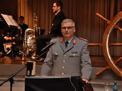 Brigadegeneral Cohrs unterstrich in seiner Rede die Wichtigkeit aller drei Teilstreitkr&auml;fte f&uuml;r Wilhelmshaven und Friesland.