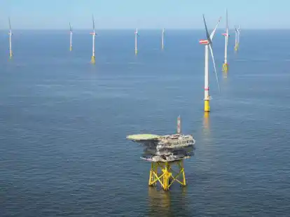 Windparks auf See (hier: &bdquo;Borkum Riffgrund 2&ldquo;) geh&ouml;rt die Zukunft, findet ein Leser.